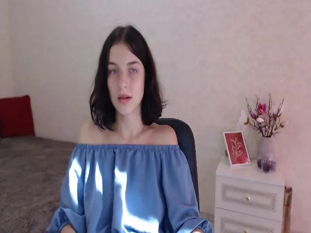 Live sex webcam photo for Loulou_ #274105487