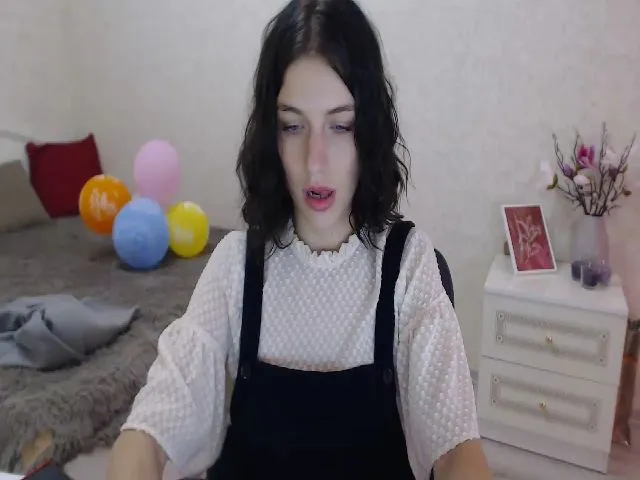 Live sex webcam photo for Loulou_ #274116495