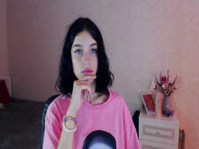 Live sex webcam photo for Loulou_ #274461304