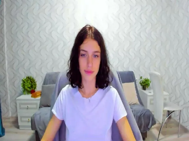 Live sex webcam photo for Loulou_ #274547664