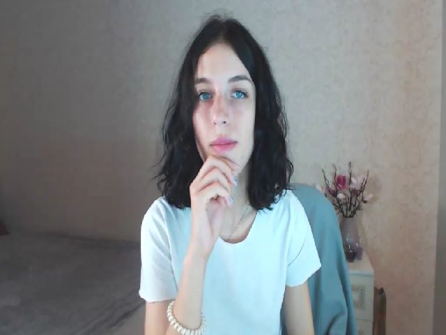 Live sex webcam photo for Loulou_ #274555488