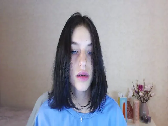 Live sex webcam photo for Loulou_ #274574661