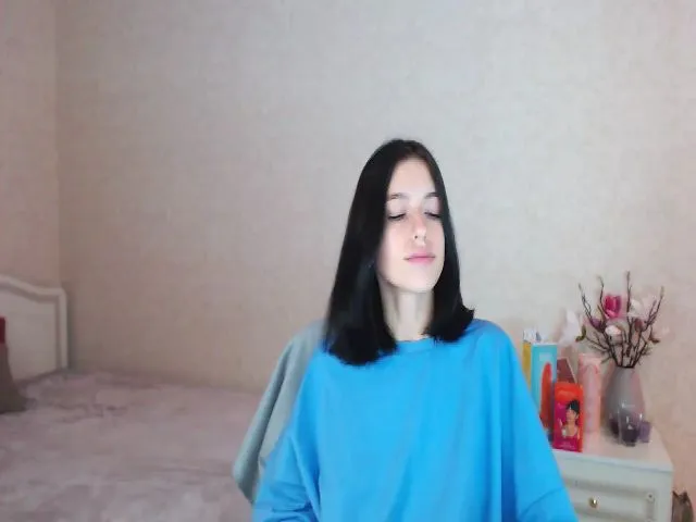 Live sex webcam photo for Loulou_ #274576022