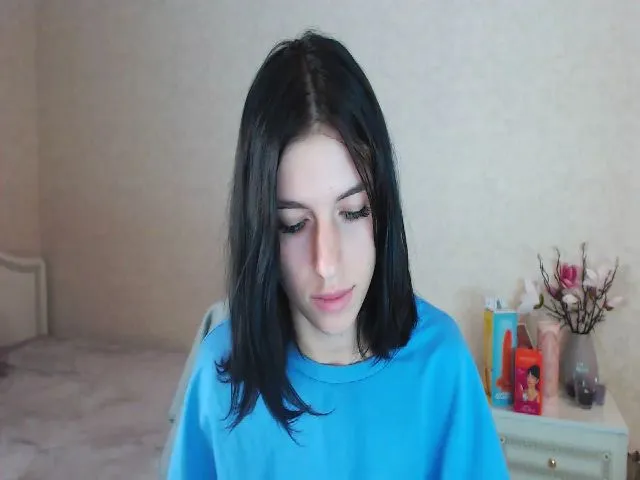 Live sex webcam photo for Loulou_ #274576884