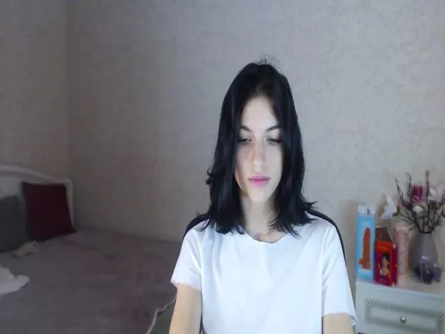 Live sex webcam photo for Loulou_ #274626825