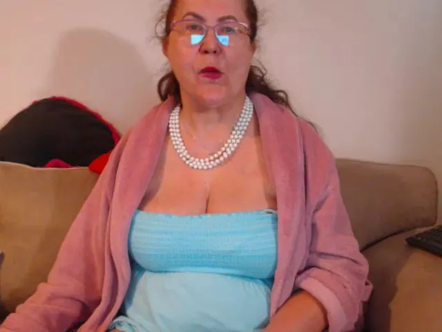 Live sex webcam photo for LovableMilf #272800099