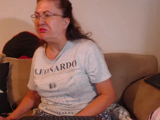 Live sex webcam photo for LovableMilf #272977911