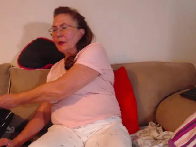 Live sex webcam photo for LovableMilf #273064182