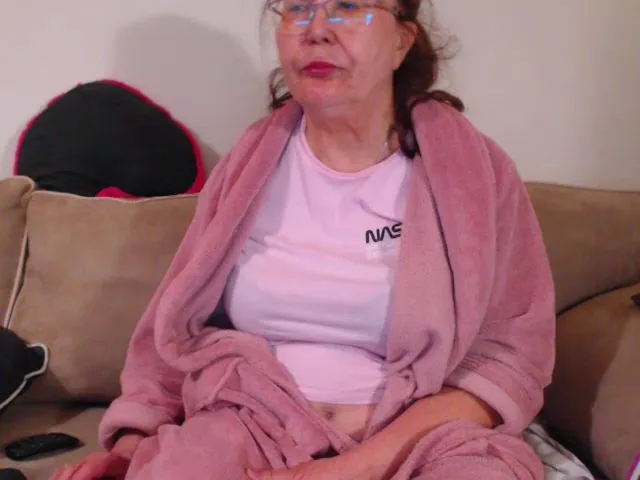 Live sex webcam photo for LovableMilf #273234268