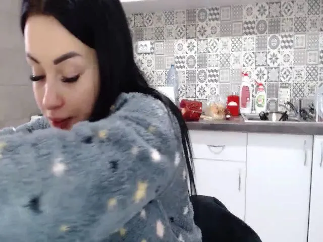 Live sex webcam photo for LoveCandy069 #271800656