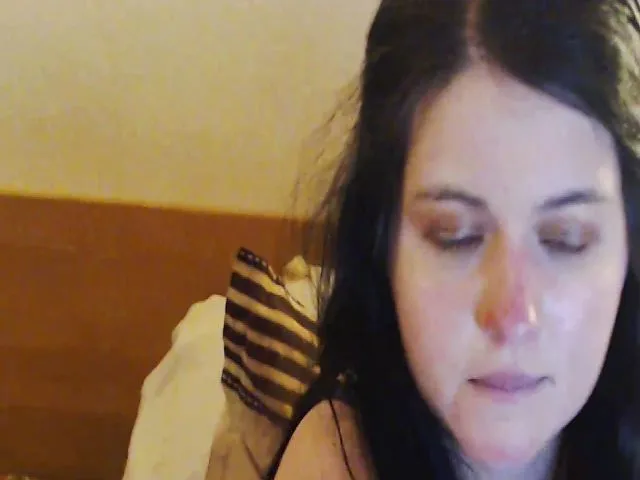 Live sex webcam photo for LoveHotEmma #272083972