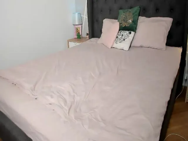 Live sex webcam photo for LoveIsJessika #274035205