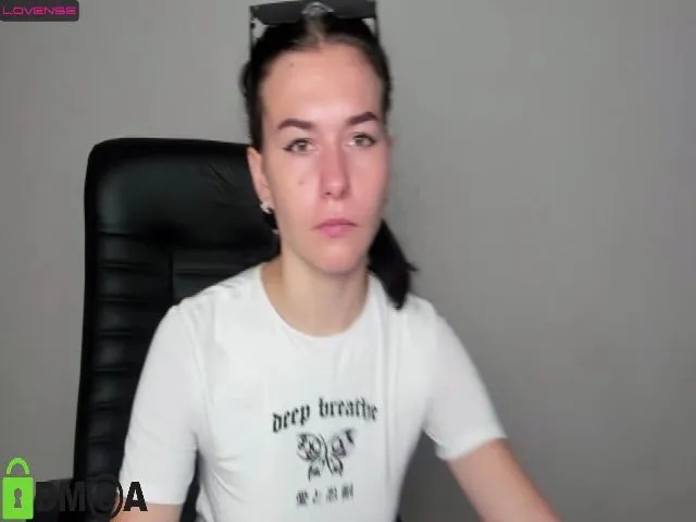 Live sex webcam photo for LovelyDjenn #274079161