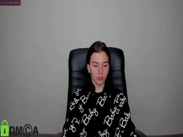 Live sex webcam photo for LovelyDjenn #274118743