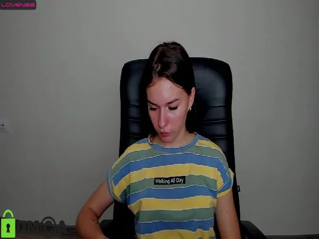 Live sex webcam photo for LovelyDjenn #274179181