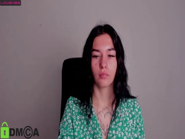 Live sex webcam photo for LovelyDjenn #274439405