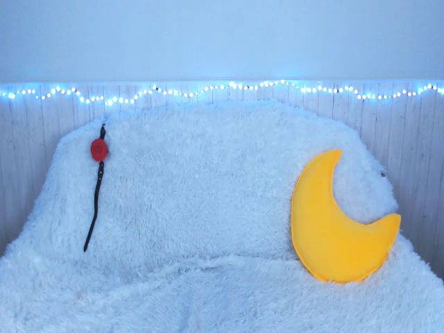 Live sex webcam photo for Lovelymiracle #272144925