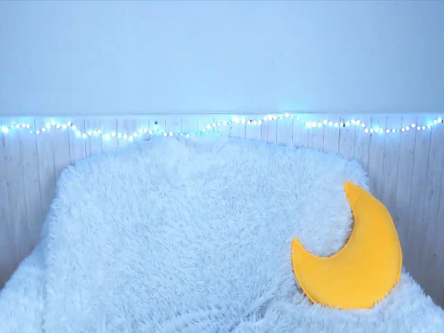 Live sex webcam photo for Lovelymiracle #272370839