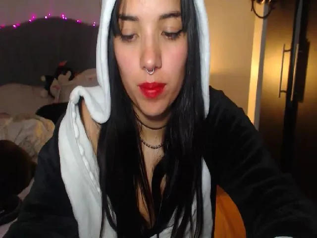 Live sex webcam photo for Luci_moon1 #274133433