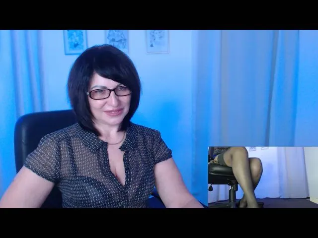 Live sex webcam photo for LuciaLAl #272082317