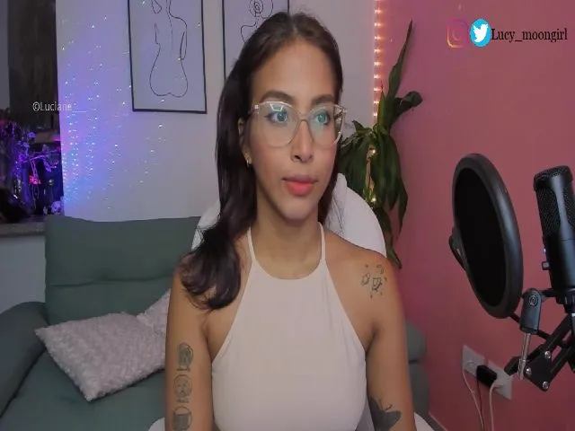 Live sex webcam photo for Luciana___ #272925892