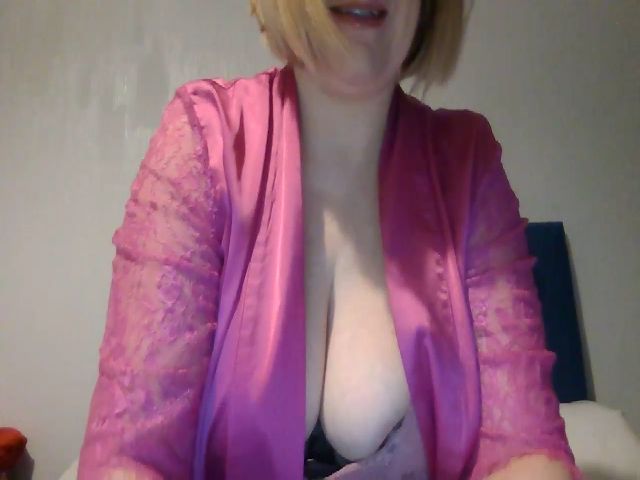 Live sex webcam photo for LucieLowe #272144522