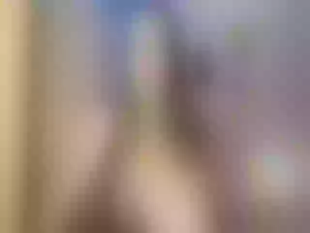 Live sex webcam photo for LuckyHoneyyy #272890153