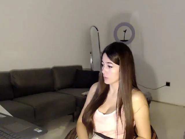 Live sex webcam photo for Lucky_V #271983604