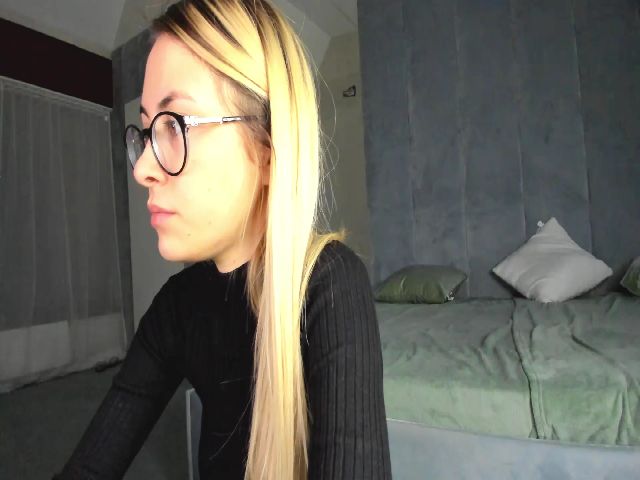 Live sex webcam photo for LucyDev #272522204