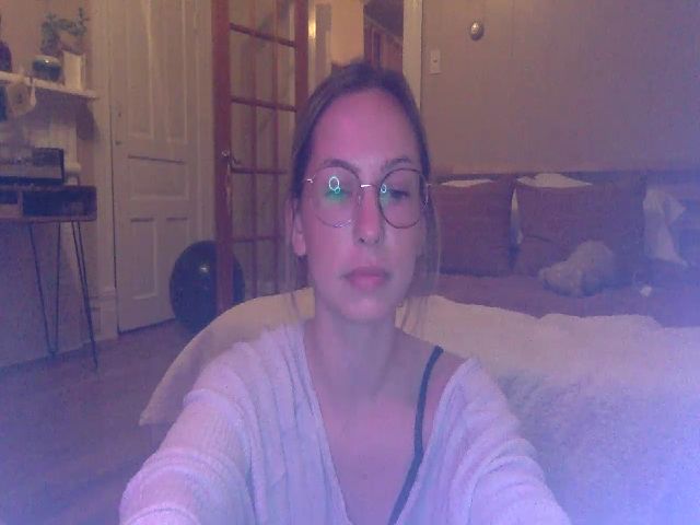 Live sex webcam photo for LucyRiley #272602633