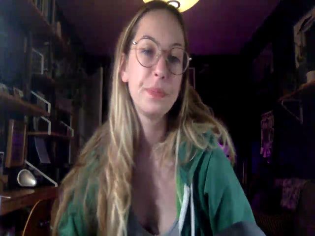 Live sex webcam photo for LucyRiley #272626453