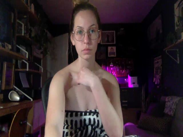 Live sex webcam photo for LucyRiley #272626743