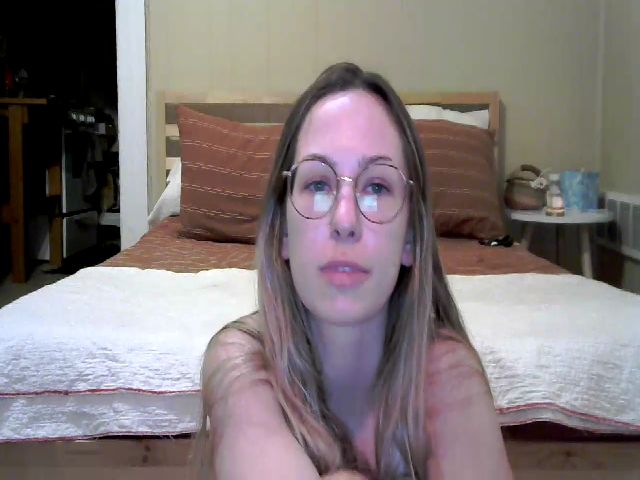 Live sex webcam photo for LucyRiley #272670176