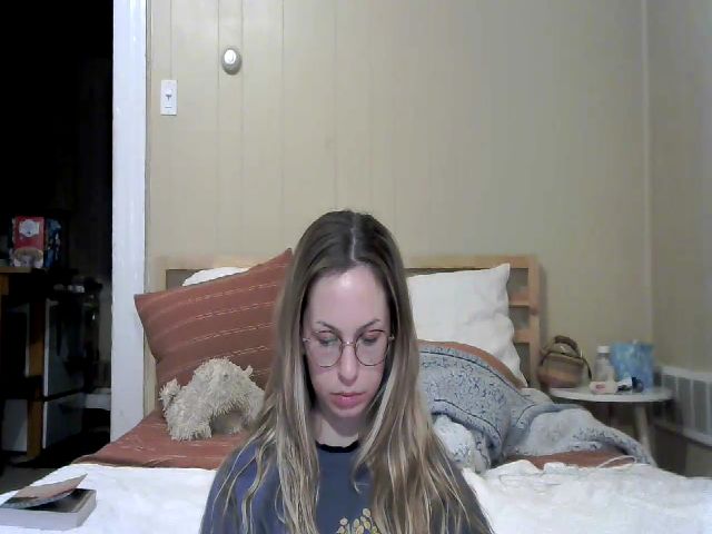 Live sex webcam photo for LucyRiley #272682292