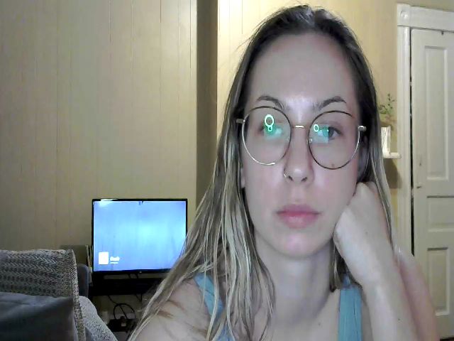 Live sex webcam photo for LucyRiley #272731068