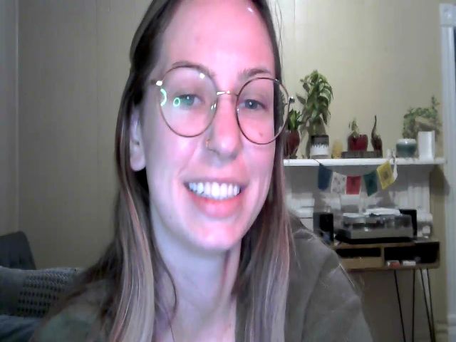 Live sex webcam photo for LucyRiley #272750098