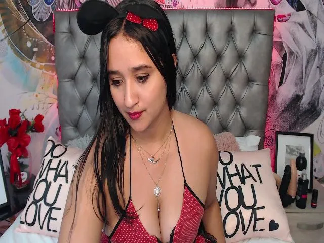 Live sex webcam photo for Lucy_mayer24 #272003387