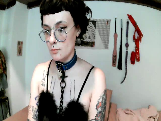 Live sex webcam photo for LucyxMachina #274281429