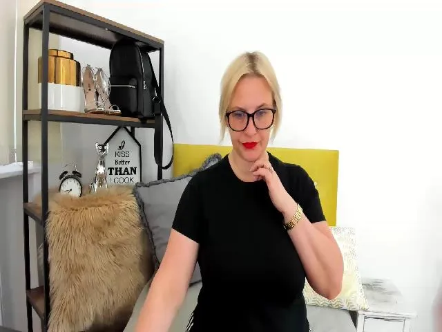 Live sex webcam photo for LuisaSexy69 #273433717