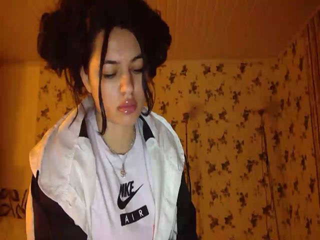 Live sex webcam photo for LuluDumy7 #272607983