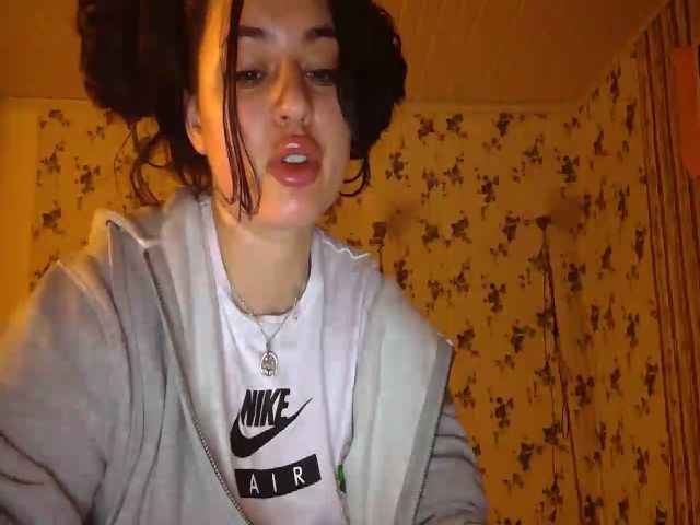 Live sex webcam photo for LuluDumy7 #272610688