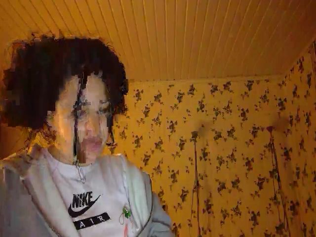 Live sex webcam photo for LuluDumy7 #272611782