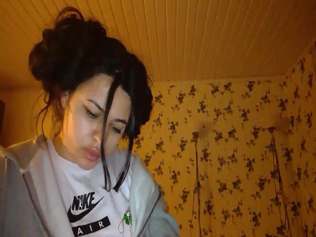 Live sex webcam photo for LuluDumy7 #272611837