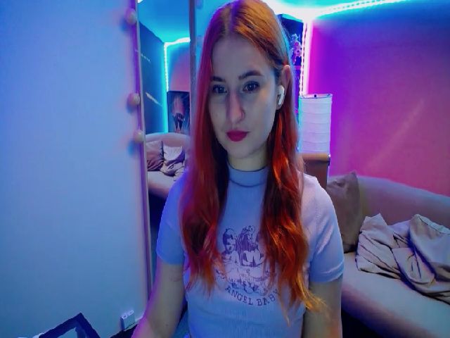 Live sex webcam photo for LunaFoxy #273425280