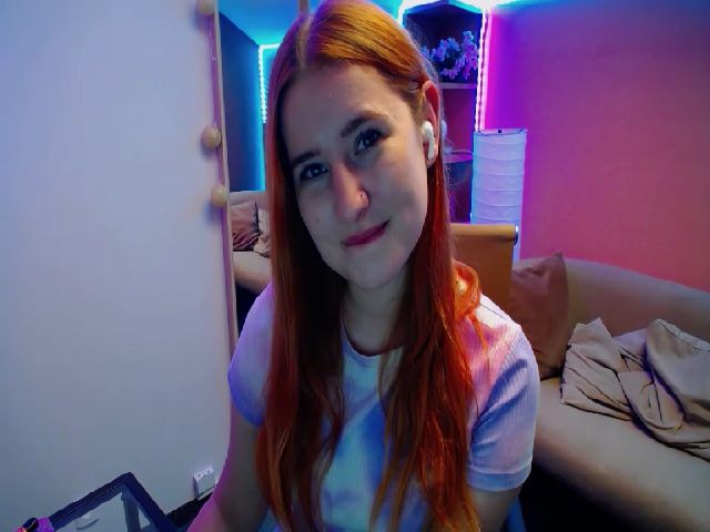 Live sex webcam photo for LunaFoxy #273447740