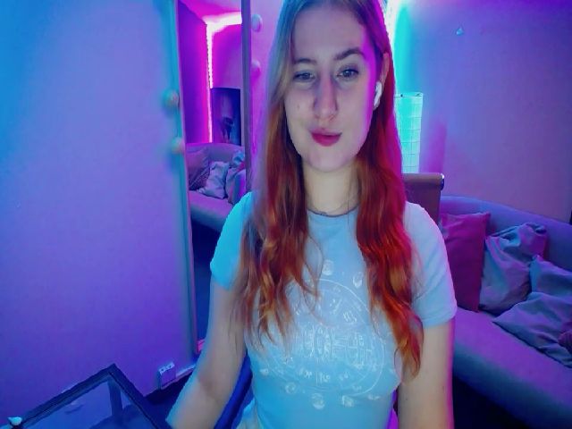 Live sex webcam photo for LunaFoxy #273811136