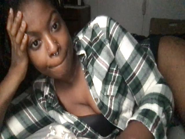 Live sex webcam photo for LunaNoire #271913011