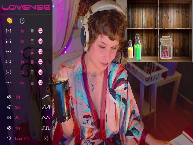 Live sex webcam photo for LunaOddityX #271900180