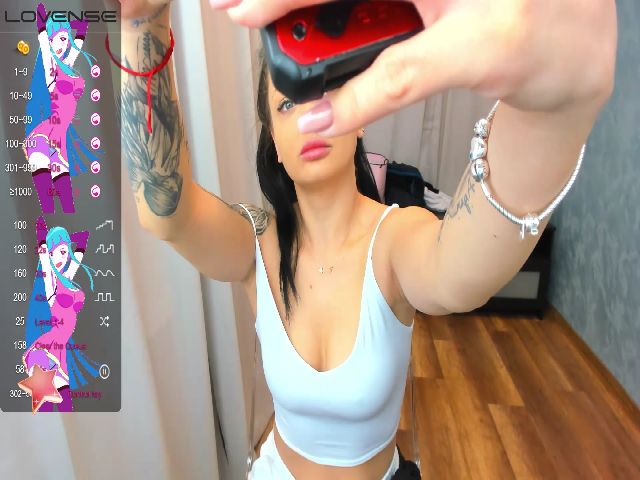 Live sex webcam photo for LunaRa3 #273499749