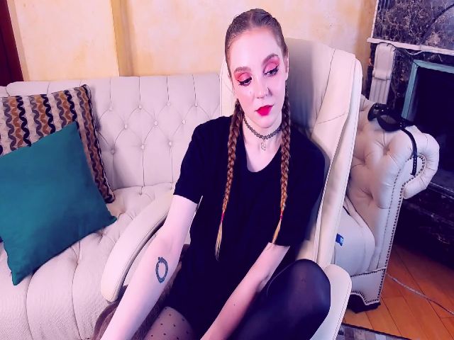 Live sex webcam photo for LunaReedS #271958491